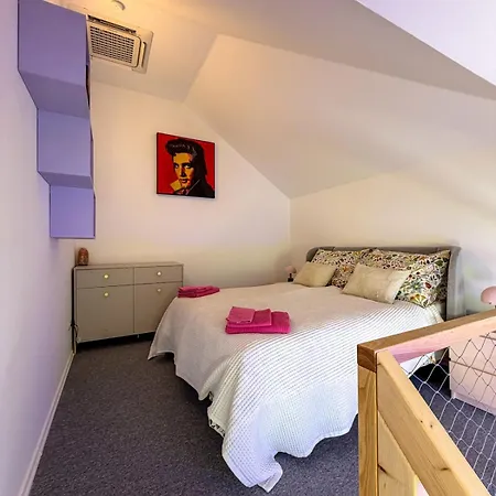 Barevný úlet - Apartamento *